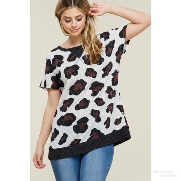 ❤️LAST 1! So Soft Animal Print Contrast Band Top! - Picture 4 of 4